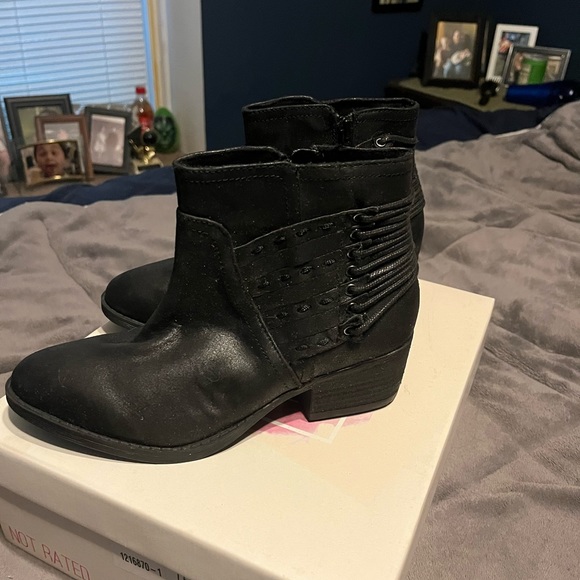 Ladies Ankle Boots - Picture 3 of 7
